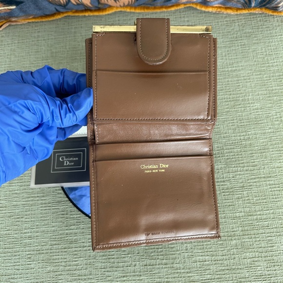 DIOR AUTHENTIC HONEY COMB KISS LOCK TROTTER WALLET - Picture 8 of 11